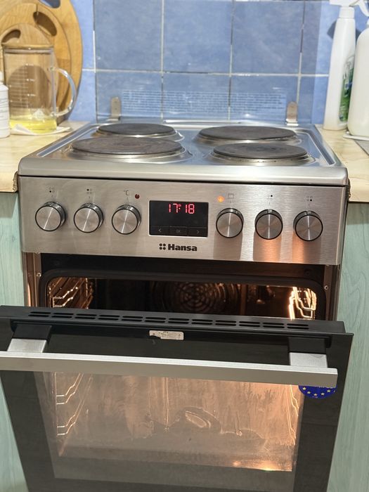 Продам электрическую плиту Hansa