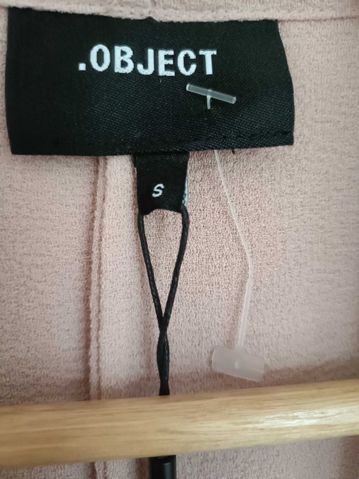 Vând trenci nou Object