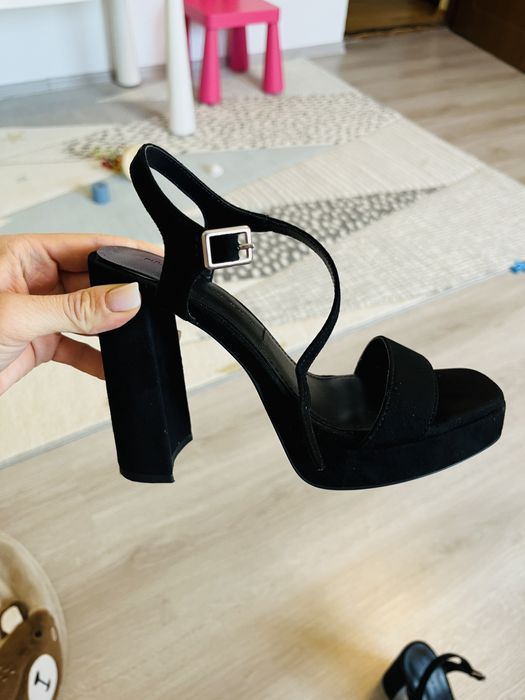 Sandale negre stradivarius