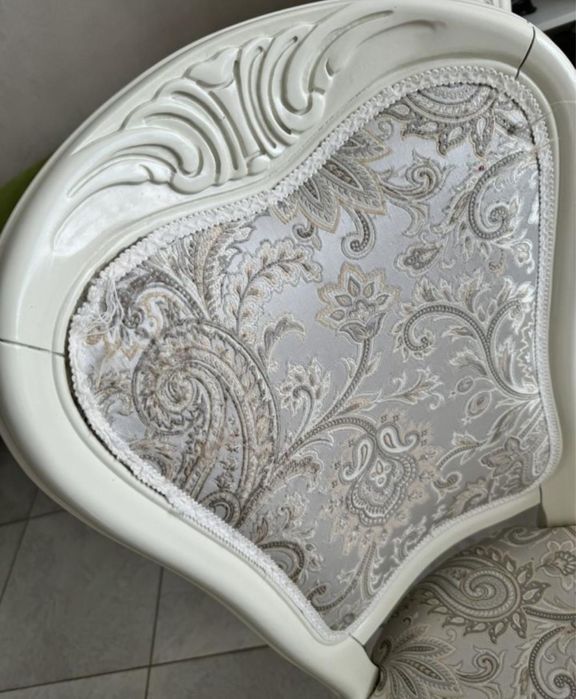 Стол и 8 стульев