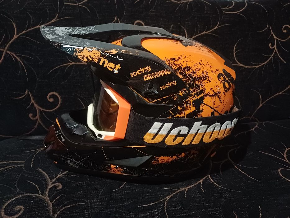 Оранжева кросова каска