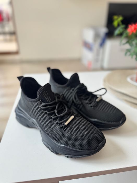 Steve Madden 39 размер стилни черни маратонки в отлично състояние