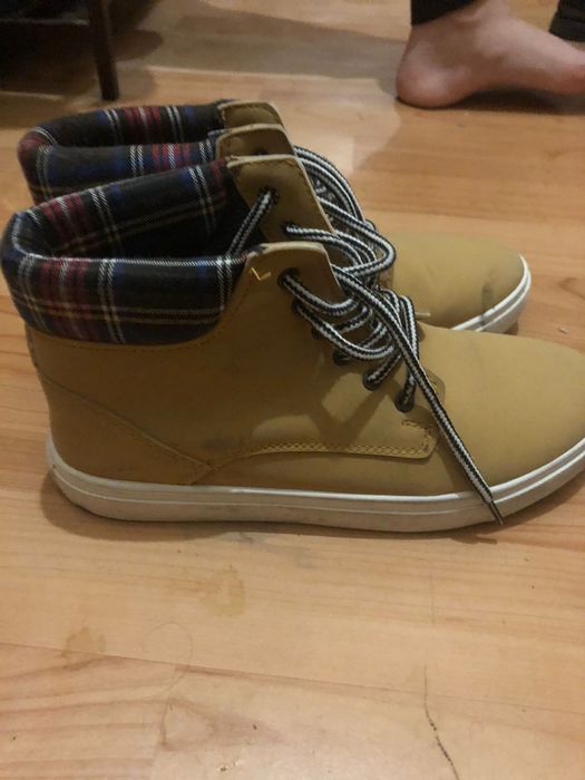 Продаются полуботинки