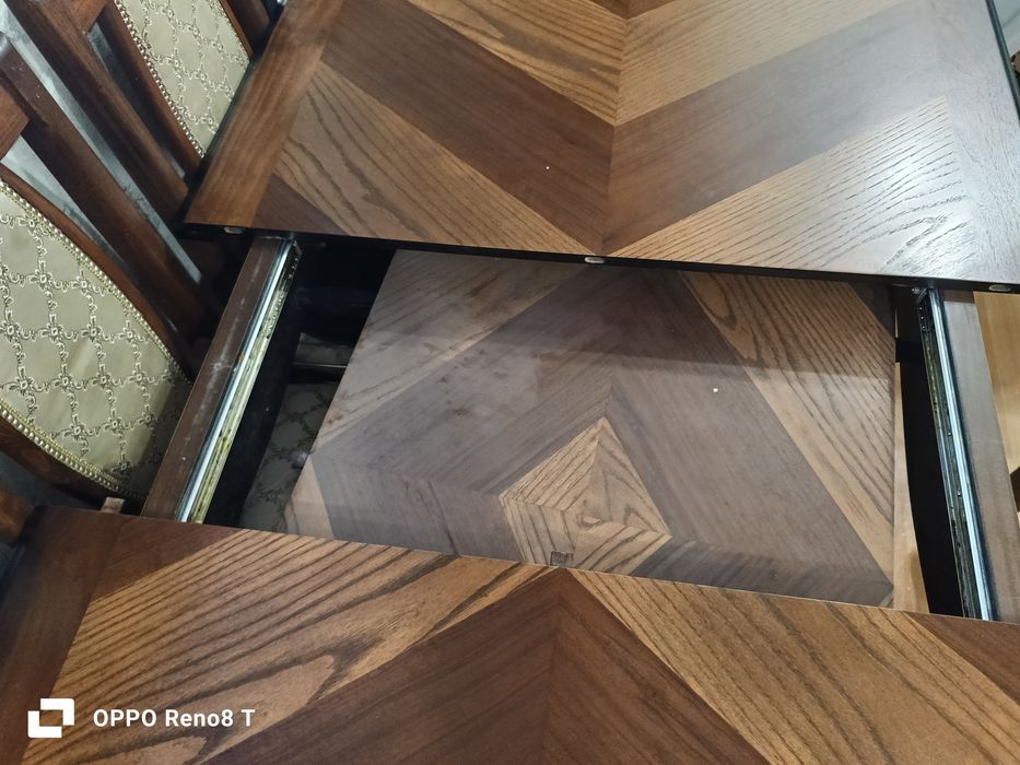 Стол со стульями