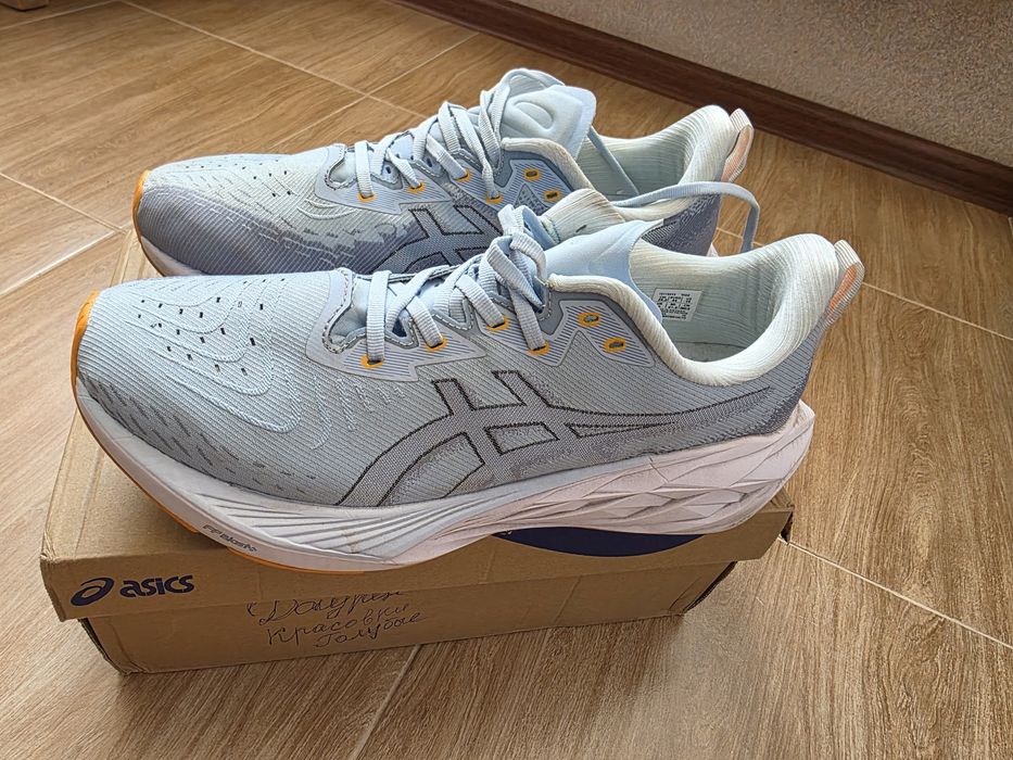 Продам кроссовки asics novablast 4