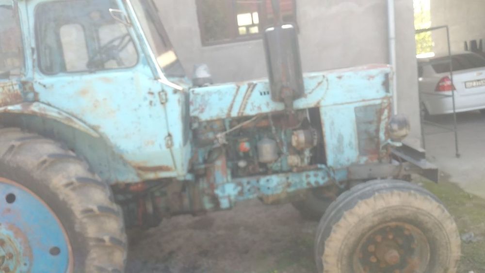 Traktor MTZ 80 sotiladi.