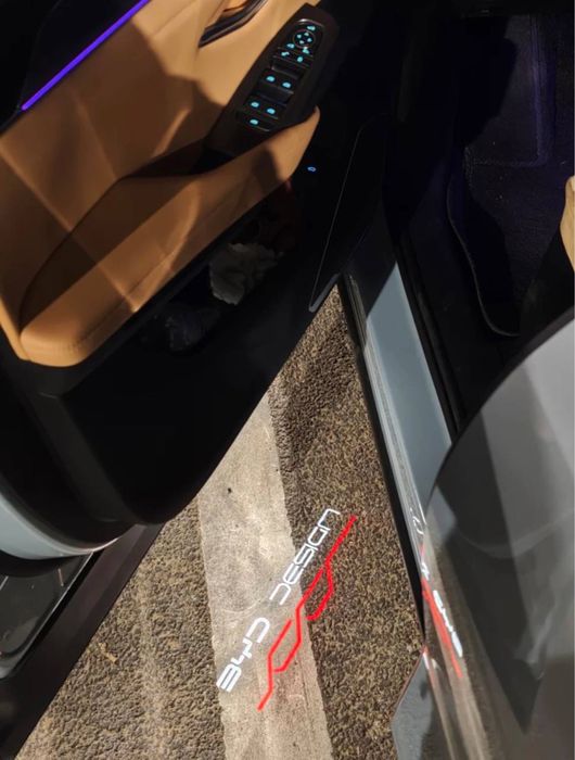 Дверная проекция BYD - срабатывает при открывании передних дверей