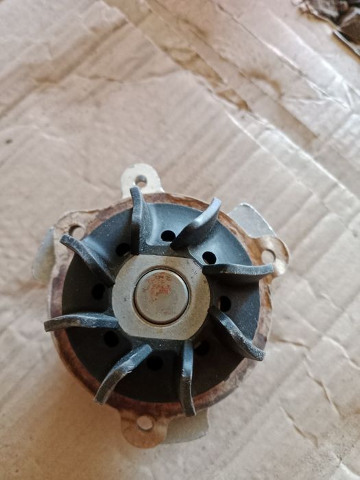 Авто запчасти помпа бу