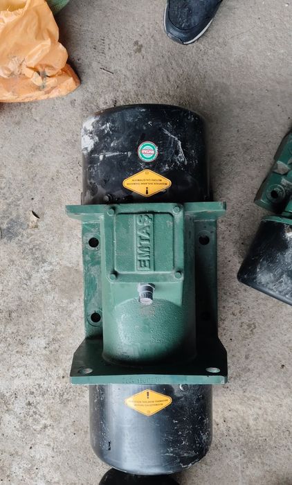 Вибраматор 1,5 кВт.   Вибраматор 0,75квт