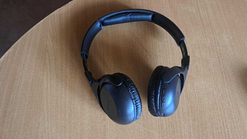Безжични слушалки Philips TAUH202BK/00 с повреда