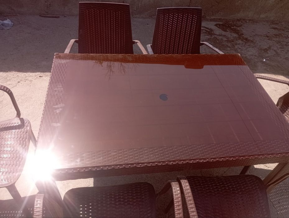 Kafe va oshxona uchun komlekt stol-stullar