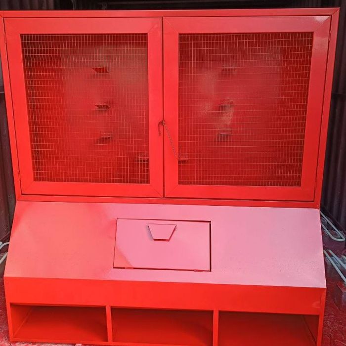 Уличный пожарной шит.