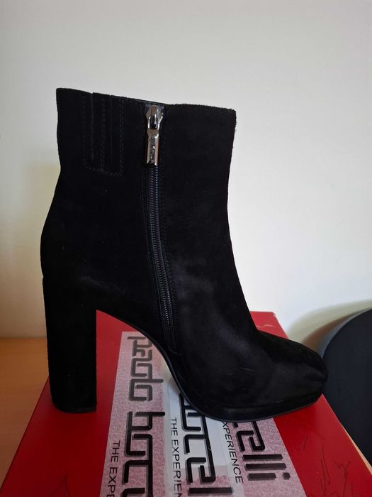 Нови черни боти от естествен велур, номер 39