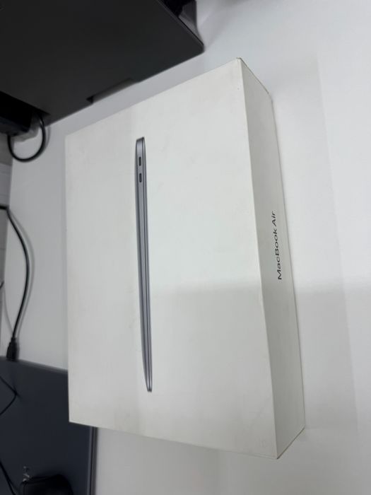 Macbook air. M1 256gb