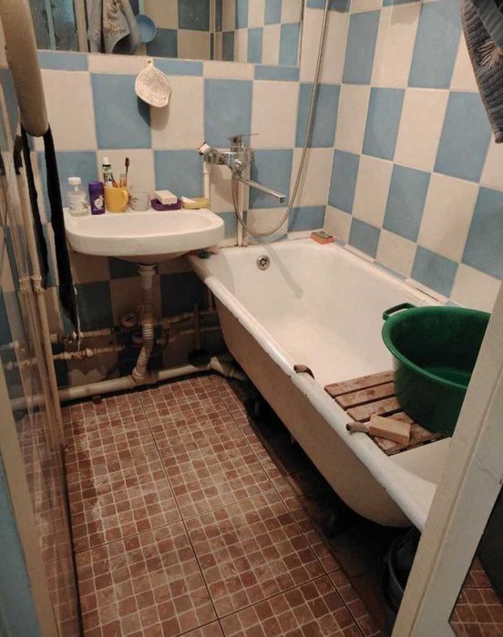 Продам 2 комн квартиру в центре