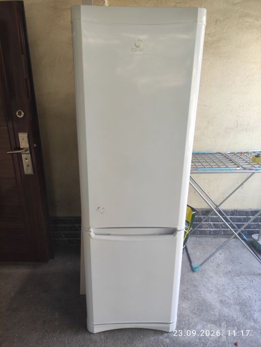 Продается Холодильник indesit