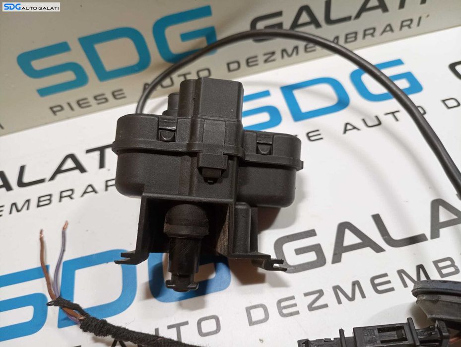 Motoras Actuator Actionare Incuietoare Blocare Deblocare Usita Capac cu Buson Rezervor Skoda Superb 2 2008 - 2015 Cod 3T0810773 [M6499]