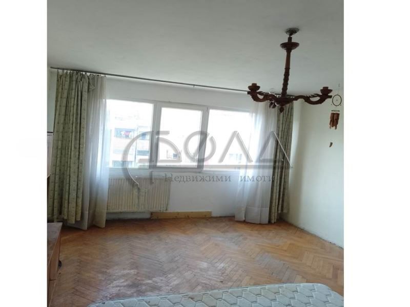 Продава се Тристаен апартамент в София, Хиподрума - 84 кв.м за 2346 €/кв.м - Снимка #1