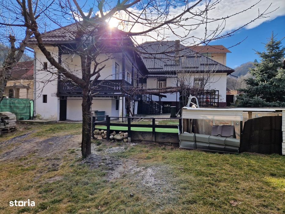 Casa in Bran cu SPATII  COMERCIALE, zona centrala