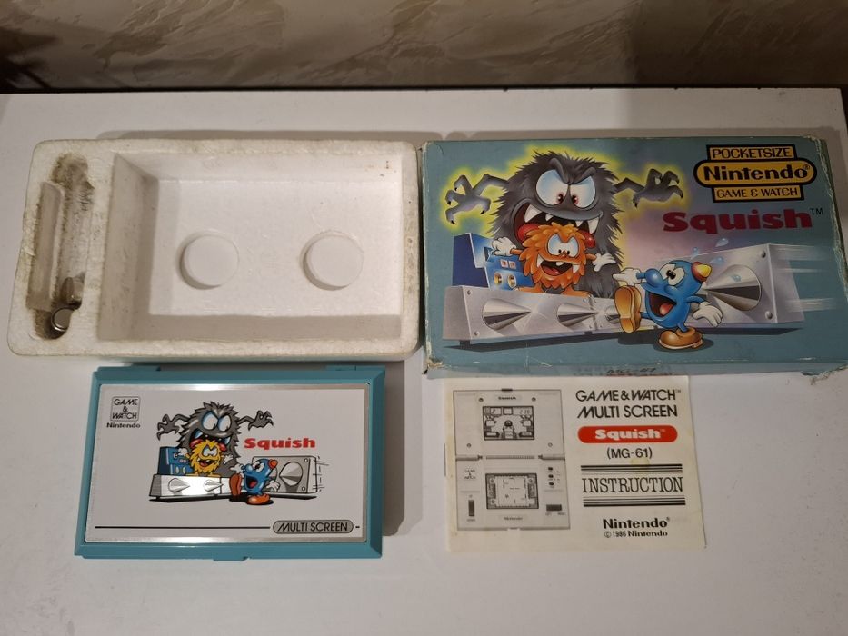 Японска ретро конзола Nintendo Game & Watch Squish