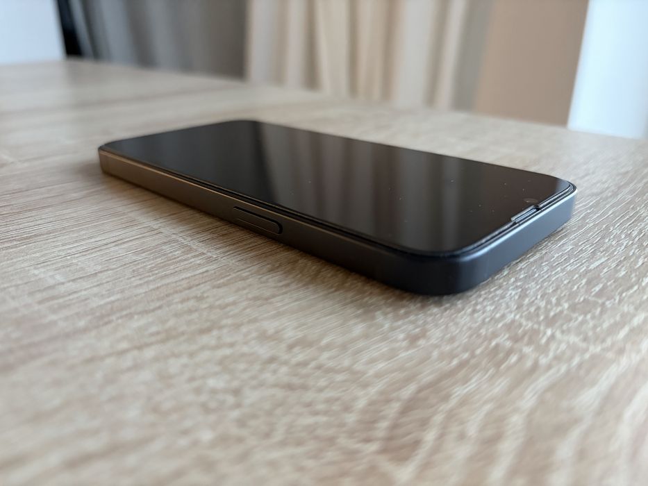 Apple iPhone 16e 128 GB Black - 100% батерия, гаранция, като нов