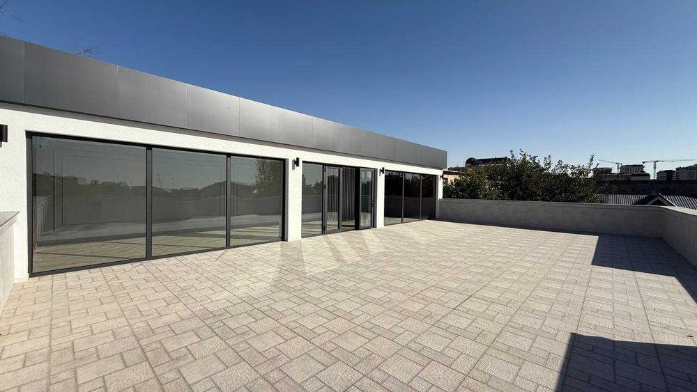 отдельностоящее здание в престижном районе. НОВОЕ - с ремонтом