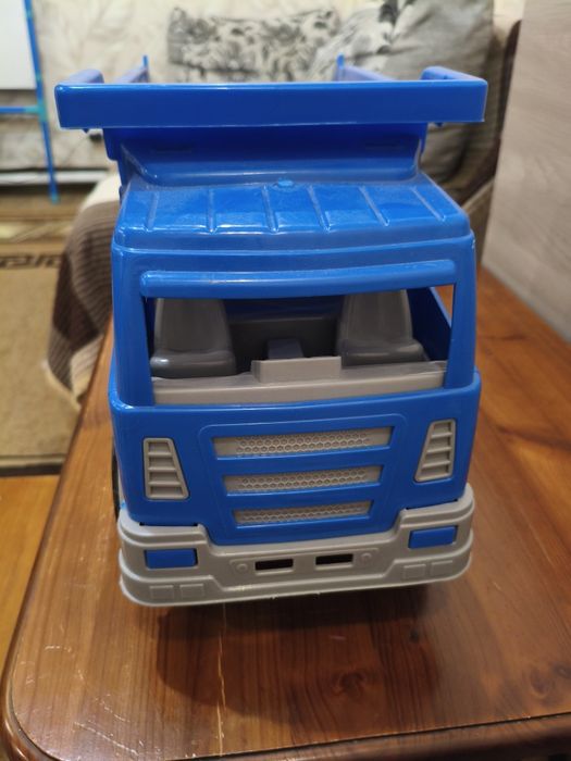 Продам игрушечный КамАЗ 48 см длина