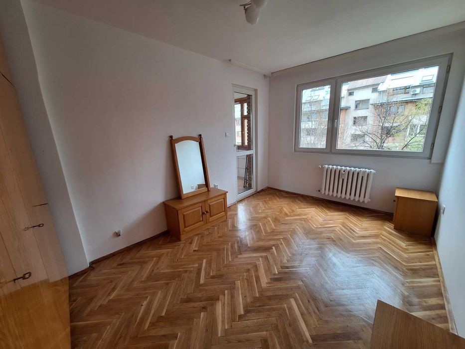 Дава се под наем Четиристаен апартамент в София, Зона Б-18 - 120 кв.м за 900 € - Снимка #1