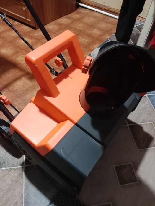 Продам снегоуборщик