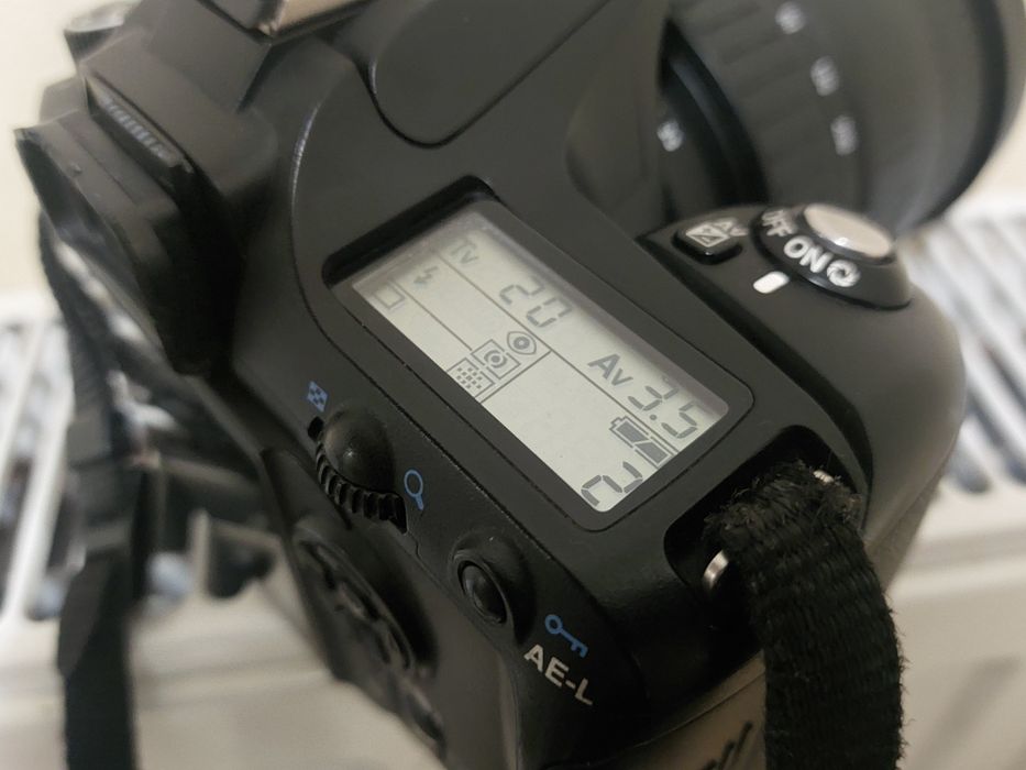 Cameră foto Pentax K100D cu obiectiv 28-200mm