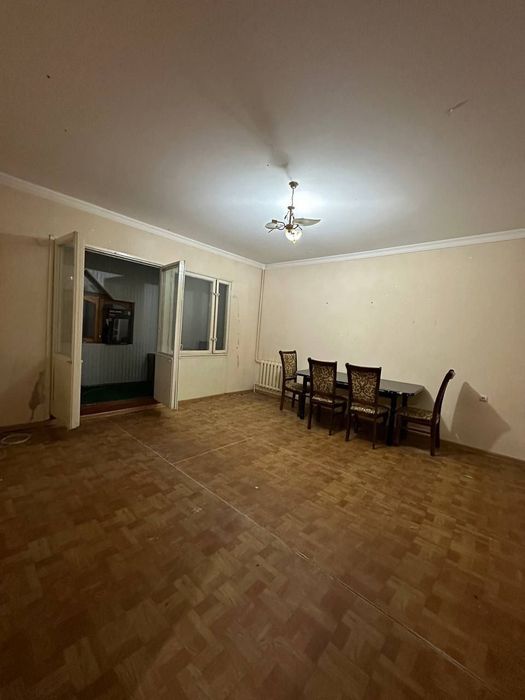 Продается 2 х комнатная квартира на Мирза Улугбекском районе.