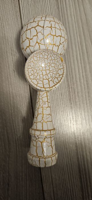 Kendama X noua cu ambalaj