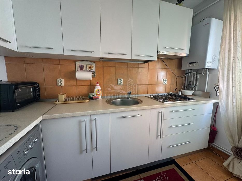 Apartament la mansarda cu 3 camere si balcon in Vasile Aaron