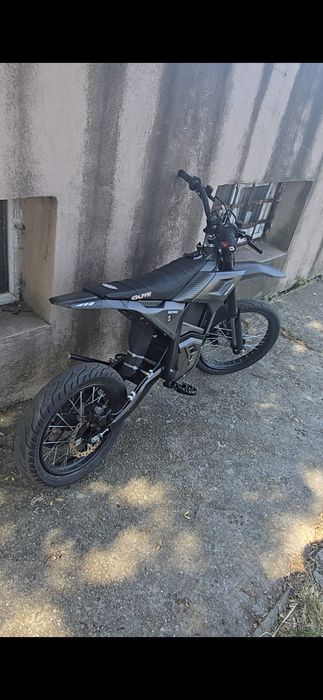 Продавам Valtinsu EM5-PRO custom Supermoto