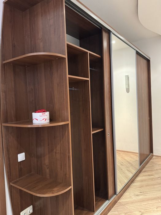 Большой шкаф в прихожую