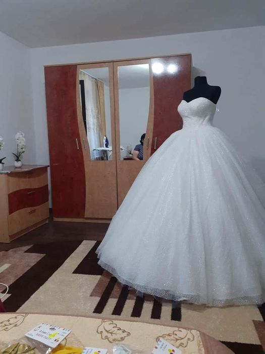 Vând rochie de mireasă