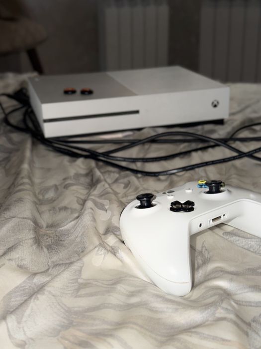 Xbox one S, 500 gb яхши состояние