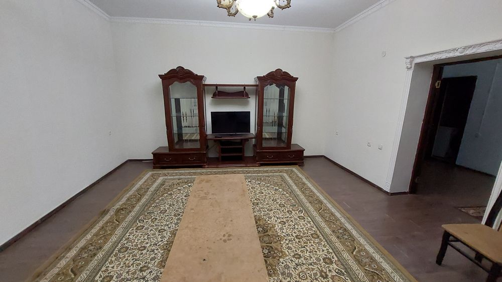 Xitoy komod. Xolati ideal, singan joyilari yo'q Srochni narxda.