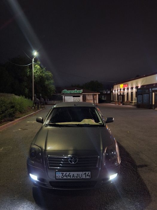 Toyota avensis 2004 г