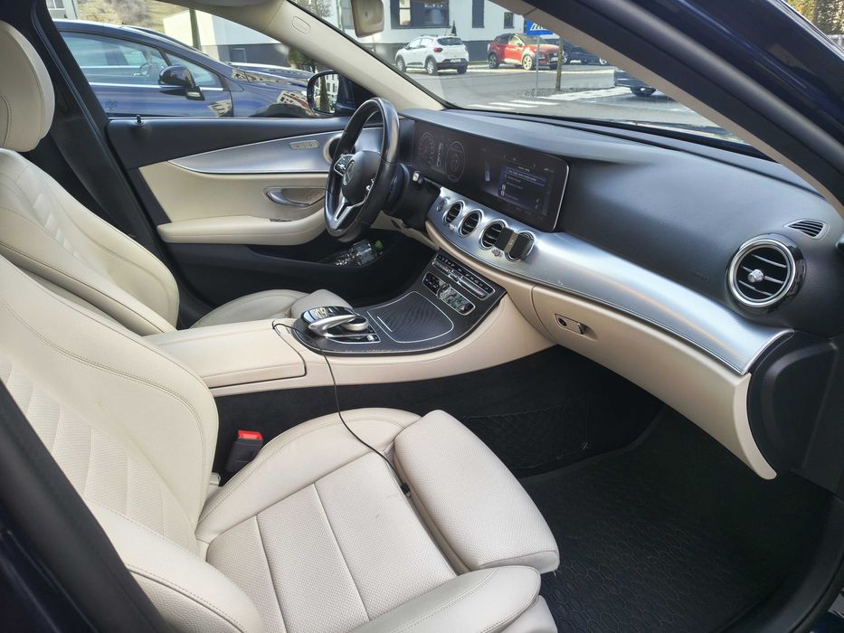 Mercedes-Benz E220d Exclusive / Avantgarde / Panoramic / Interior Bej