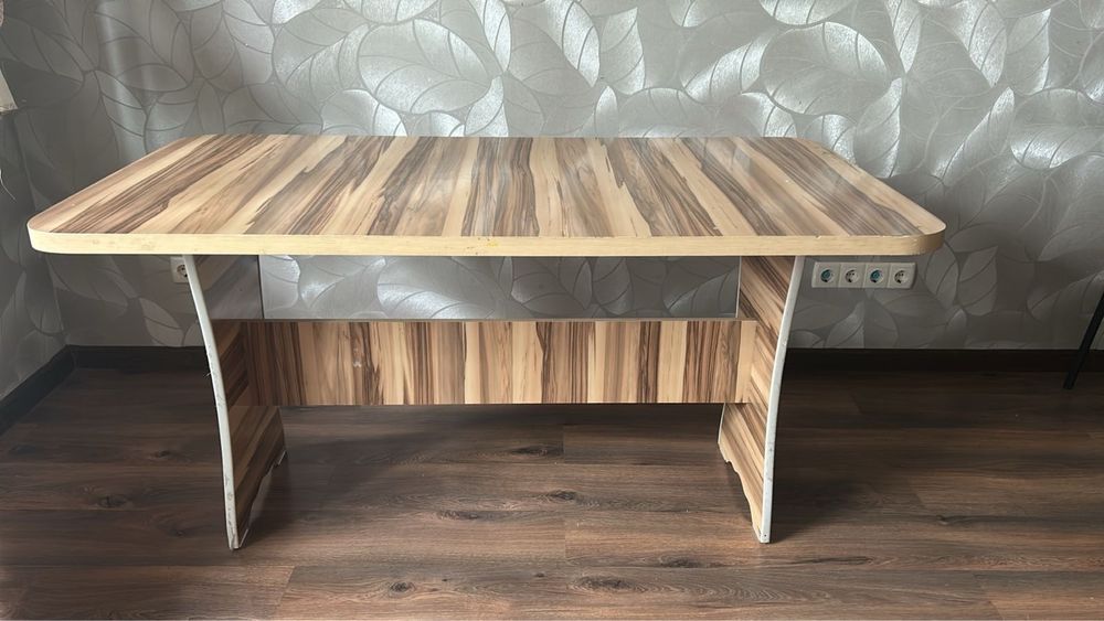 Продам стол в отличном состоянии