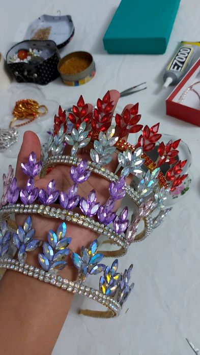 Har xil rangdagi tojlar