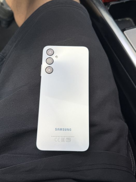 Телефон  samsung чисто нов