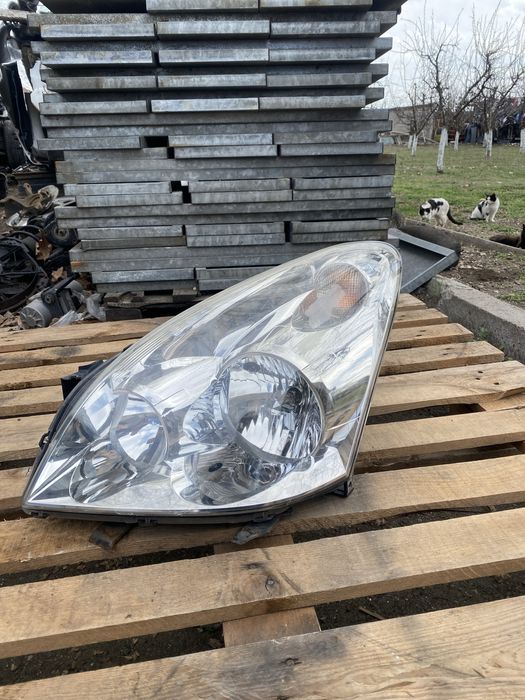 Фар ляв за тойота корола версо 2007 година