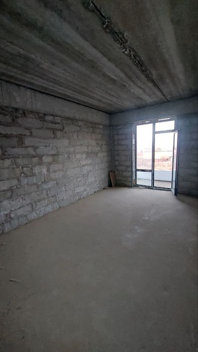 Сотувда 2хонали 3 каватда жойлашган 63м2 коробка уй