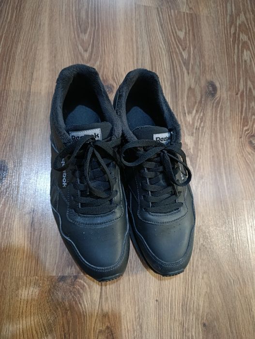 Продам кроссовки