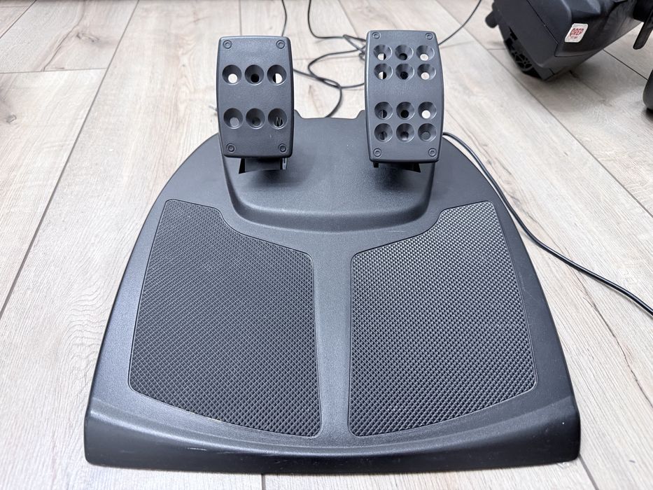 Руль игровой logitech momo racing