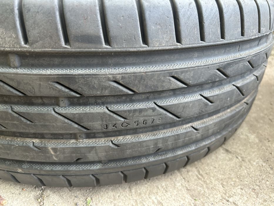 225/55/17 Nokian