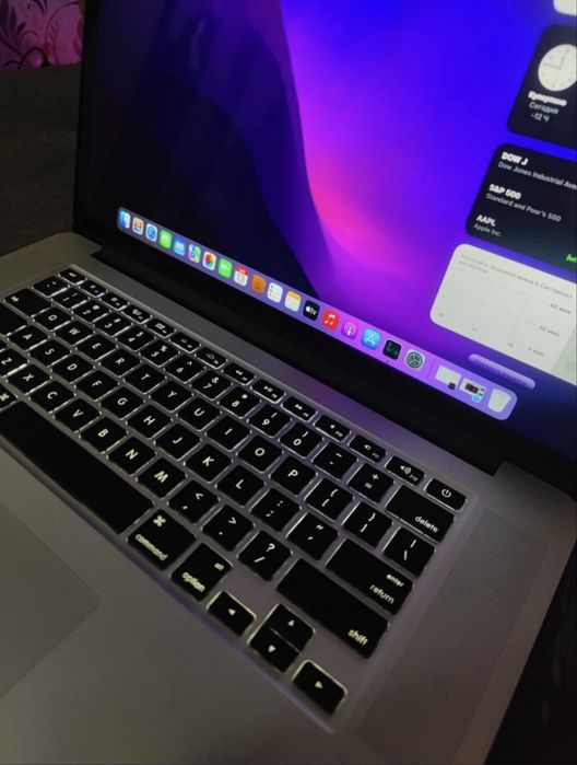 Macbook pro I7 16 gb, 512 ssd, video card radeon