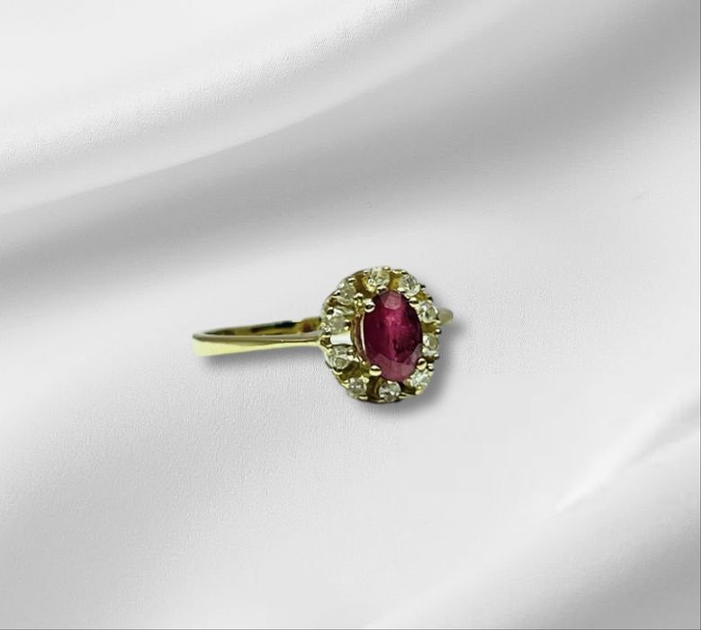 Ръчно изработен златен пръстен с рубин и диаманти – 14K